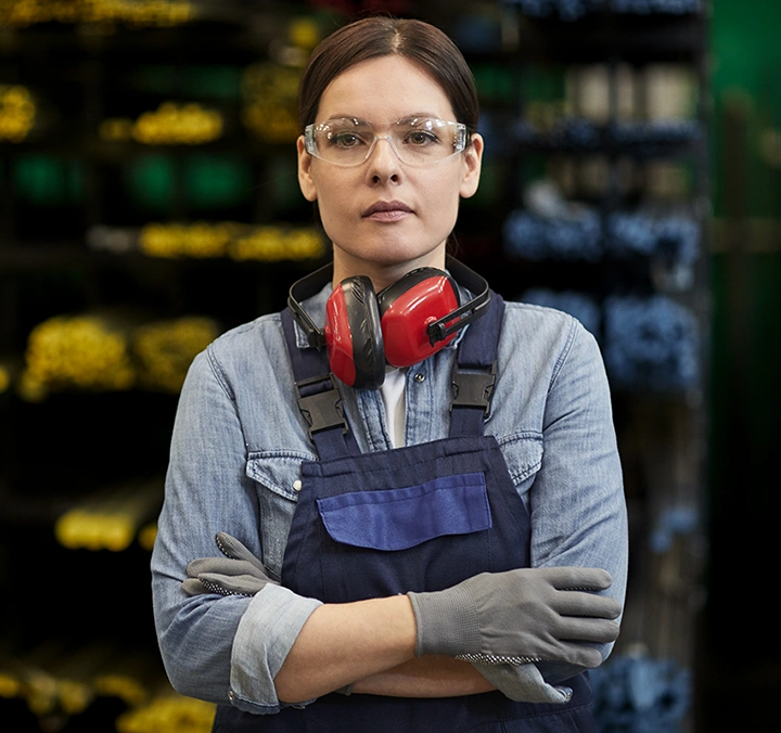 workwear-woman-hero-ear-protection-teaser-720x676.webp