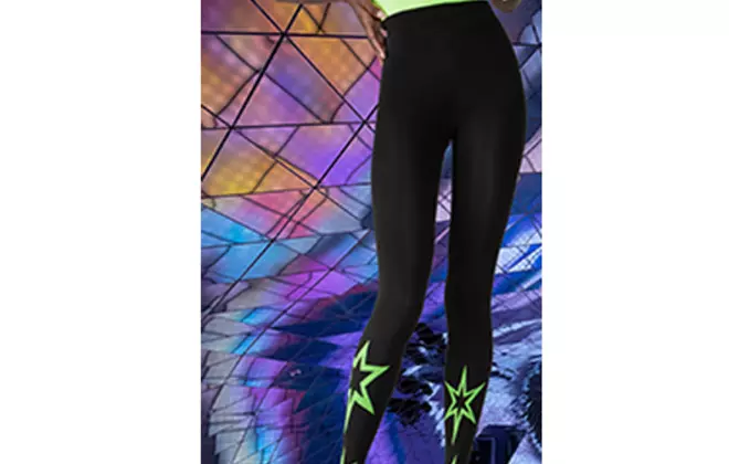 Leggings with THERMOLITE® FAR INFRARED technology to generate gentle warmth, and LYCRA® BLACK technology to provide durable true black color with no glitter or grin-through